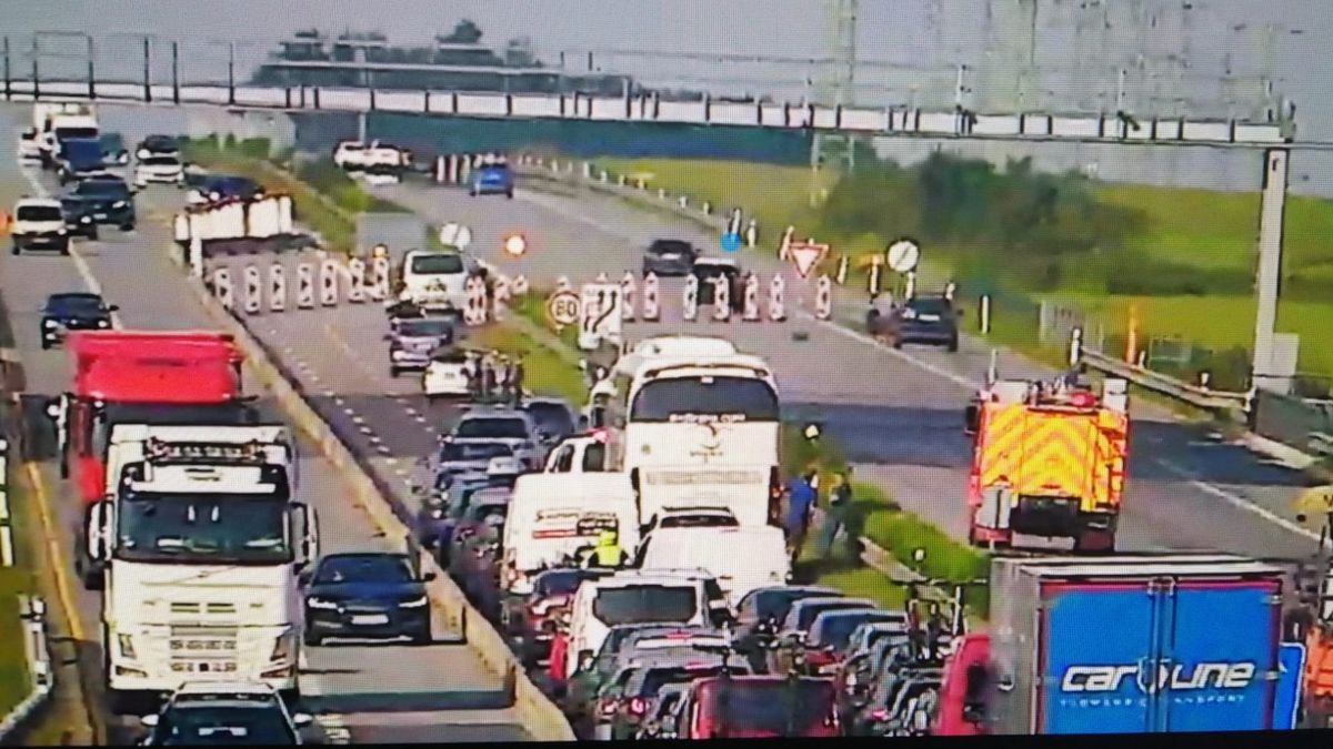 Nehoda tří aut zablokovala dálnici D1 před Ostravou